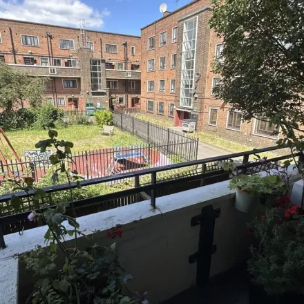 Rent this 1 bed apartment on Poole Street in De Beauvoir Town, London