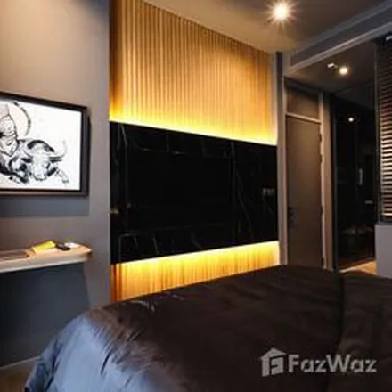 Rent this 1 bed apartment on Sindhorn Building in Soi Ton Son, Witthayu