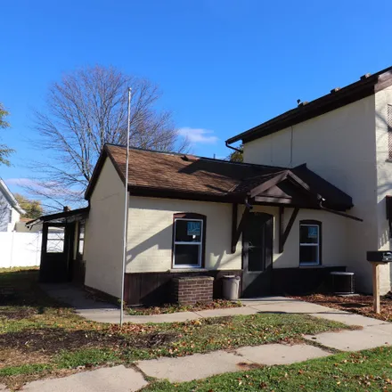 Buy this 2 bed duplex on 617 Cleveland Street in Watertown, WI 53098