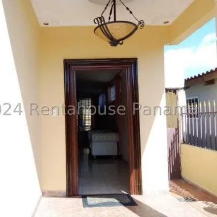 Rent this 3 bed house on Avenida B Este in Distrito San Miguelito, Panama City
