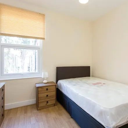 Rent this 6 bed room on Eve Road in London, N17 6XZ