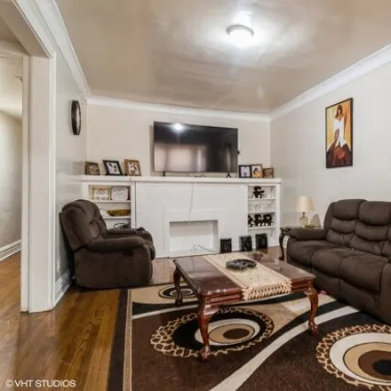 Image 3 - 4123 West Washington Boulevard, Chicago, IL 60624, USA - House for sale