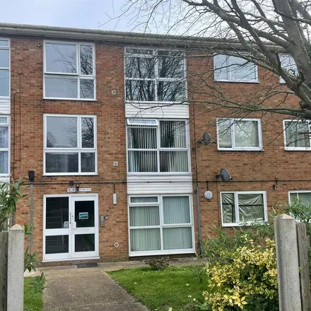 Rent this 2 bed apartment on Old Castle Walk in Rainham, ME8 9TZ