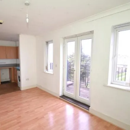 Image 3 - Richards Avenue, London Road, London, RM7 9DQ, United Kingdom - Apartment for rent