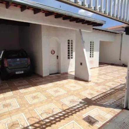 Buy this 3 bed house on Rua Maximiniano José Moura in Bairro Olinda, Uberaba - MG