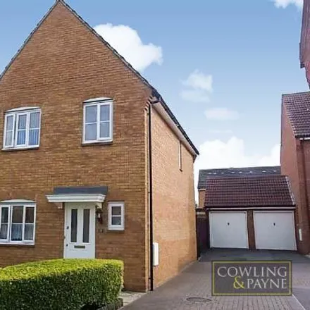 Rent this 3 bed duplex on Muir Place in Wickford, SS12 9SD