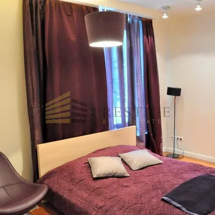 Rent this 3 bed apartment on Szkoła Podstawowa nr 41 im. Żołnierzy AK Grupy Bojowej "Krybar" in Leszczyńska, 00-339 Warsaw