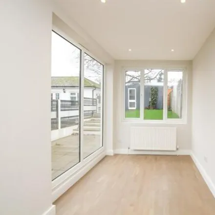 Image 4 - St Mary's Crescent, London, NW4 4LJ, United Kingdom - Duplex for rent
