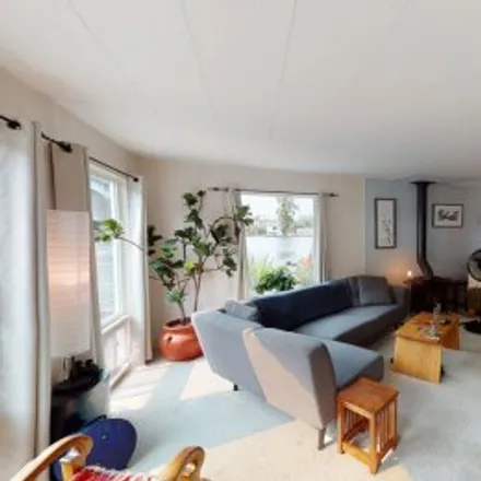 Image 1 - 1533 North Jantzen Avenue, Portland - Apartment for sale