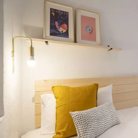 Rent this 16 bed room on Torre Metropolitana in Calle Beatriz de Bobadilla, 28040 Madrid