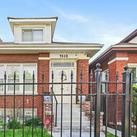 Buy this 3 bed house on 7628 South Luella Avenue in Chicago, IL 60617