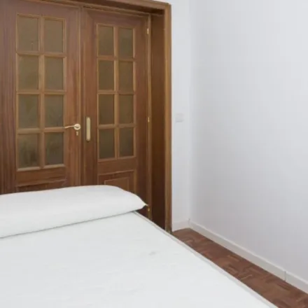 Rent this 7 bed room on Atlantic in Calle de Francos Rodríguez, 28039 Madrid