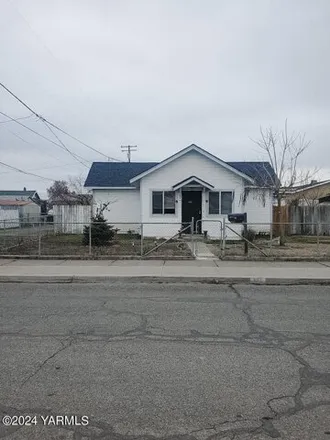 Buy this 3 bed house on 669 West 7th Street in Wapato, WA 98951