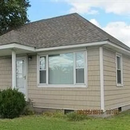 Rent this 3 bed house on 16 West Windsor Boulevard in Windsor, VA 23487