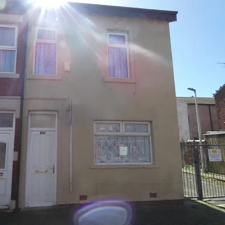 Image 1 - Lewtas Street, Blackpool, FY1 2DX, United Kingdom - Townhouse for rent