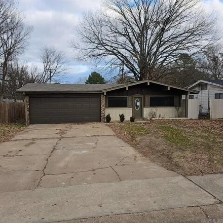 Buy this 3 bed house on 203 South Laredo Avenue in Russellville, AR 72801