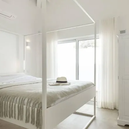 Rent this 5 bed house on Ferragudo in Rua Primeiro de Dezembro, 8400-621 Parchal