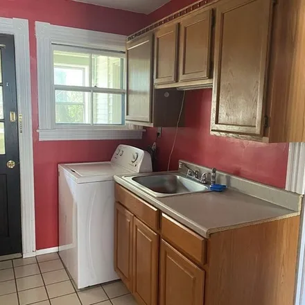 Rent this 2 bed apartment on 98 Locust Avenue in Lakeview, Worcester