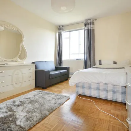 Rent this 1 bed room on Exeter House in Bishop's Bridge Road, London