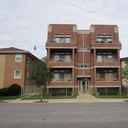Rent this 3 bed condo on 6640 North Harlem Avenue in Chicago, IL 60631