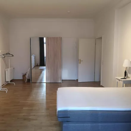 Rent this 4 bed room on Kaiserstraße 39 in 60329 Frankfurt, Germany