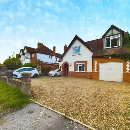 Buy this 5 bed house on 27 Pitts Lane in Reading, RG6 1BX