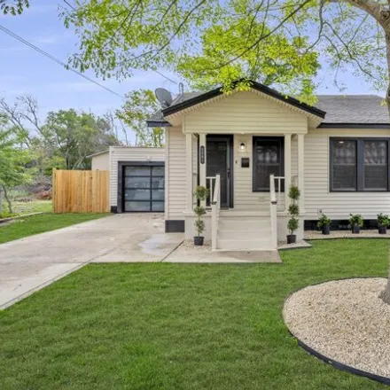 Buy this 2 bed house on 1273 Cross Street in Highland Park, New Braunfels