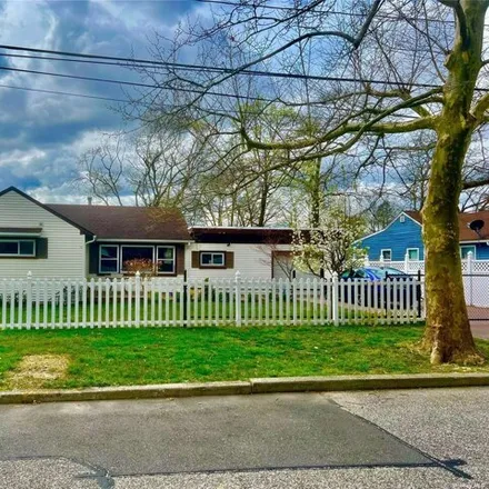 Image 2 - 14 Birch Street, Central Islip, Islip, NY 11722, USA - House for sale