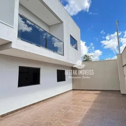 Buy this 4 bed house on Avenida Doutor Misael Rodrigues de Castro in Segismundo Pereira, Uberlândia - MG