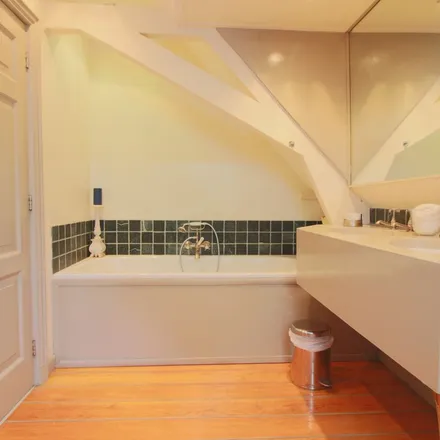 Rent this 4 bed apartment on Vondelstraat 16-H in 1054 GD Amsterdam, Netherlands