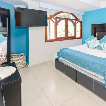 Buy this 4 bed apartment on Privada Retorno a la Cueva de Ali in Pichilingue, 39820 Puerto Marqués