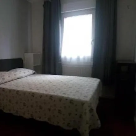 Rent this 3 bed room on Ronda Sur in 28053 Madrid, Spain