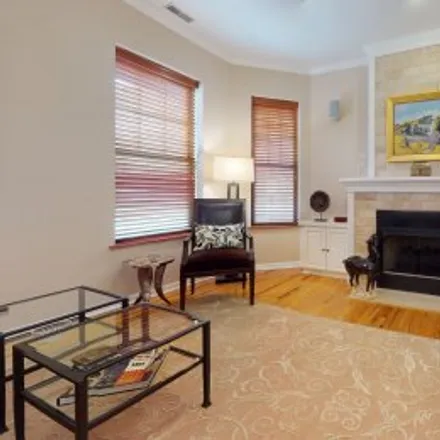 Buy this 3 bed apartment on #3n,5133 North Kenmore Avenue in Uptown, Chicago