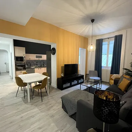 Rent this 5 bed apartment on Hôtel de Ville in 5 Place de l'Hôtel de Ville, 42000 Saint-Étienne