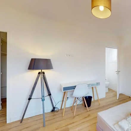 Rent this 11 bed room on 20 Rue Jean Julien Lemordant in 44300 Nantes, France