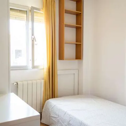 Rent this 3 bed apartment on Calle de las Camelias in 6, 28903 Getafe