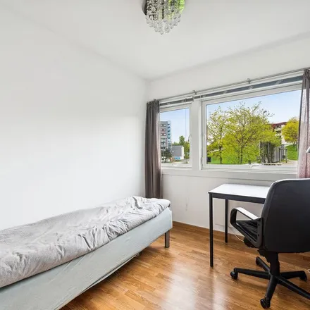 Rent this 2 bed apartment on Kurlandstien 52 in 1052 Oslo, Norway