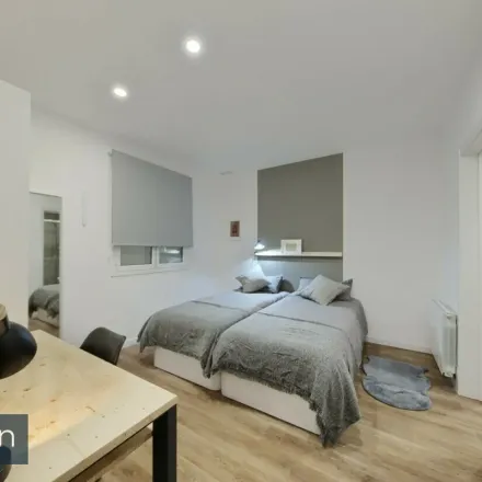 Image 2 - Carrer de Balmes, 337, 08006 Barcelona, Spain - Apartment for rent