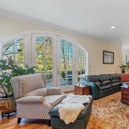 Image 7 - 12 Raynham Road, City of Glen Cove, NY 11542, USA - House for sale