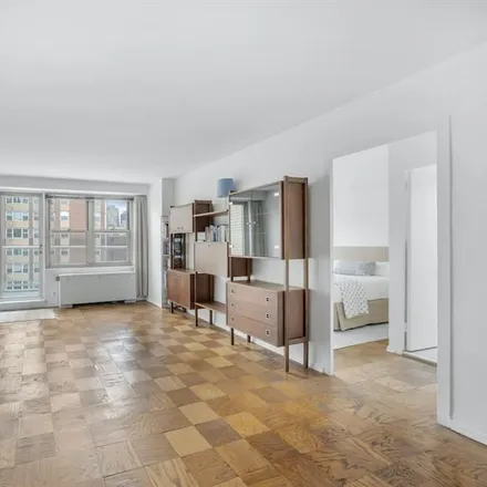 Image 5 - 305 EAST 24TH STREET 15F in Gramercy Park - Apartment for sale