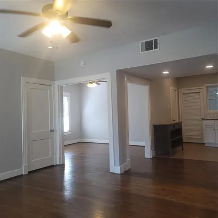 Image 3 - 5709 Live Oak Street, Dallas, TX 75206, USA - Duplex for rent