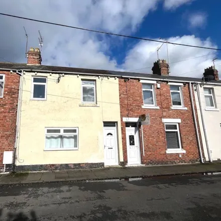 Rent this 3 bed townhouse on 8 Finchdale Terrace in Chester-le-Street, DH3 3DL