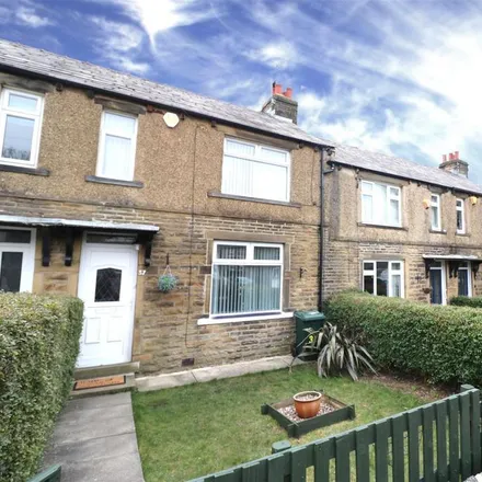 Rent this 2 bed townhouse on Eastbury Avenue in Bradford, BD6 3PN