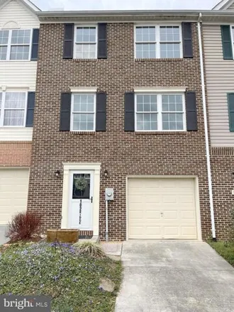Rent this 2 bed townhouse on Holiday Inn Express & Suites Winchester in 142 Foxridge Lane, Sunnyside