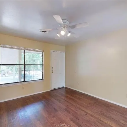 Image 2 - 323 Manuel Drive, College Station, TX 77840, USA - Apartment for rent
