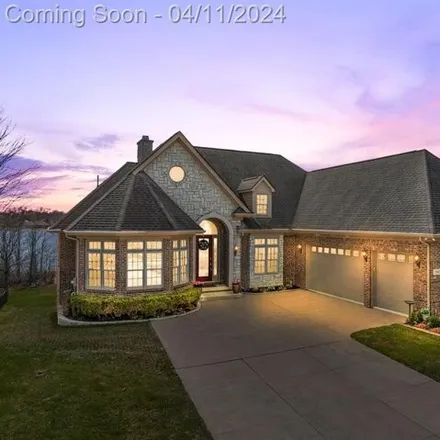 Buy this 5 bed house on 2065 Cliffside Drive in Wixom, MI 48393