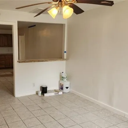 Image 3 - 302 14th St N, Texas City, Texas, 77590 - House for sale