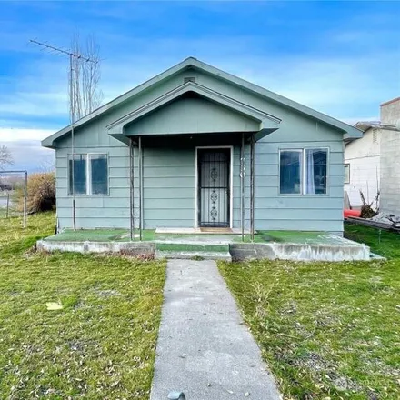 Buy this 2 bed house on 701 8th Avenue East in Omak, WA 98841