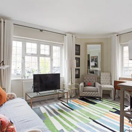 Rent this 2 bed apartment on 2 The Gateways in London, SW3 3HT