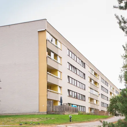 Rent this 1 bed apartment on Skidbacken 60-70 in 172 76 Sundbybergs kommun, Sweden